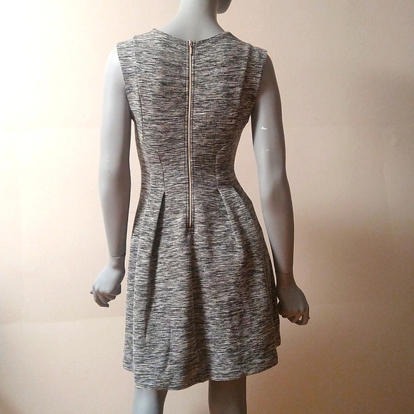 Beautifully Cut Fitted Dress - Picture 4 of 6